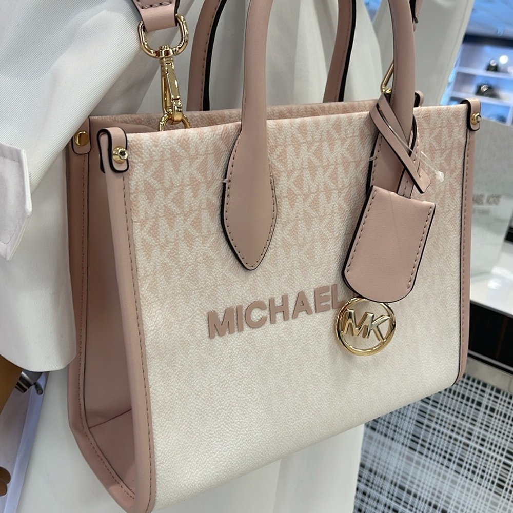 MICHAEL KORS Mirella Sm Ombré Signature Logo Crossbody SM SHOPPER TZ XBODY
Powdr - Picture 2 of 16